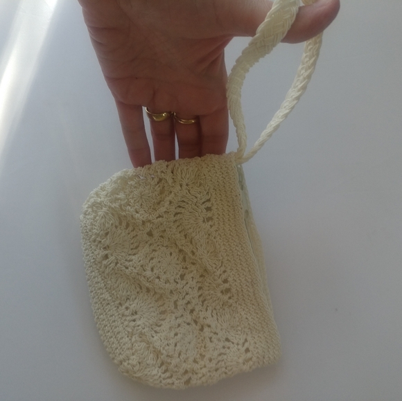 Kithie Lee Cream Wristlet Coin Purse - Picture 2 of 6